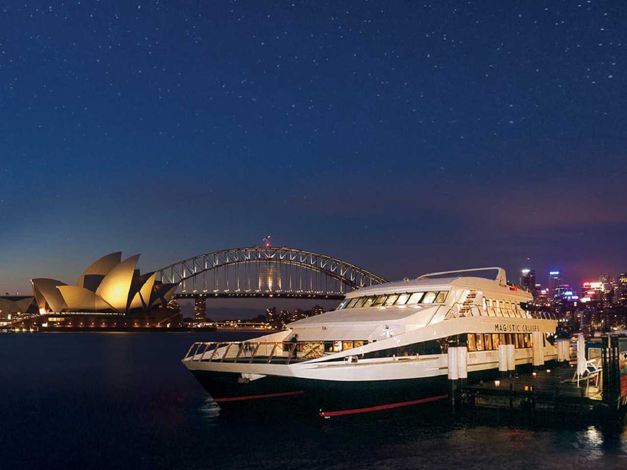 Sydney Showboats Dinner Cruise